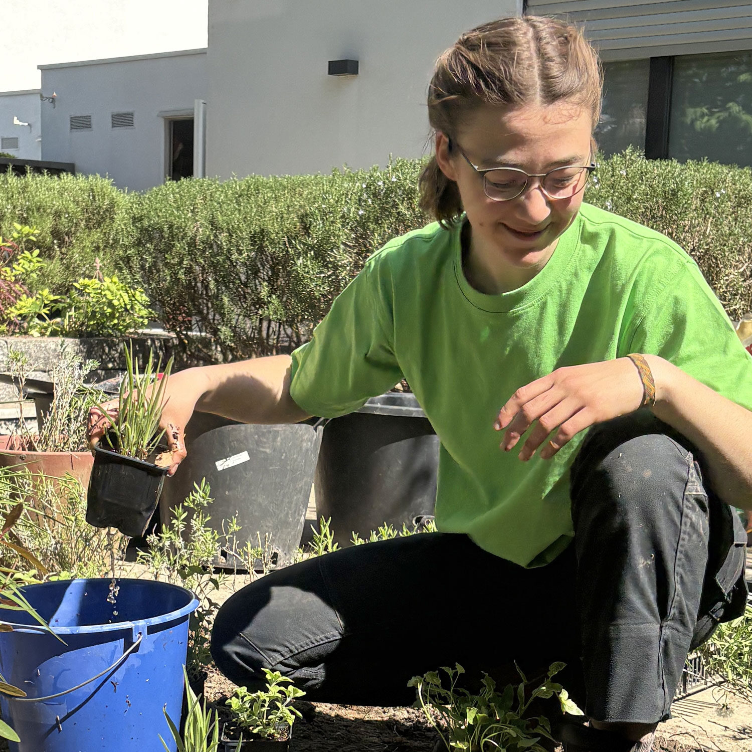 Mitarbeiterin naturnahe Gärten
